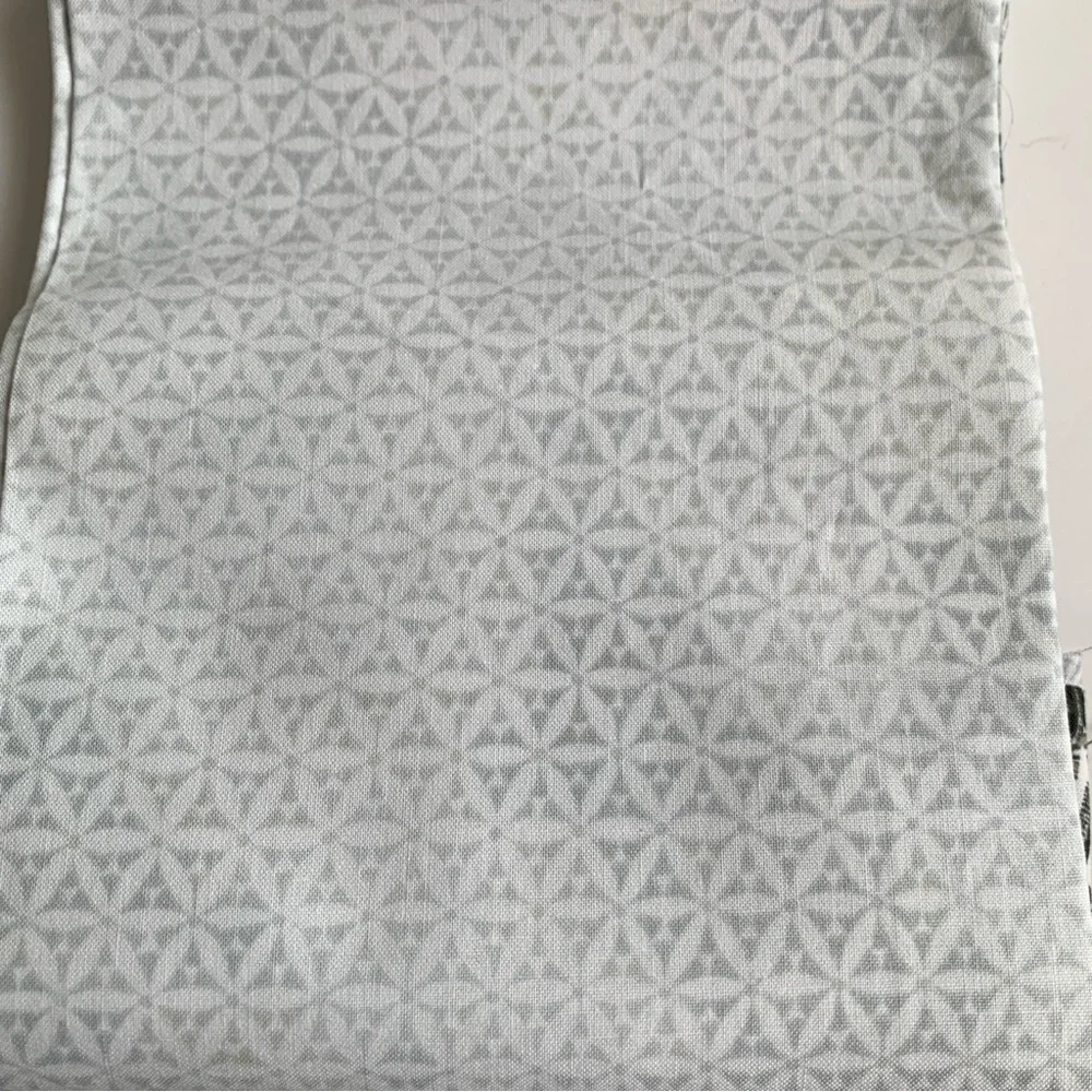 Assorted Gray Patterned Fabric Fat Quarter Bundle 6 Pieces NWT